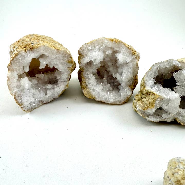 Liv Rocks - Wholesale Spiritual Stone/Crystal - Quartz Geodes3