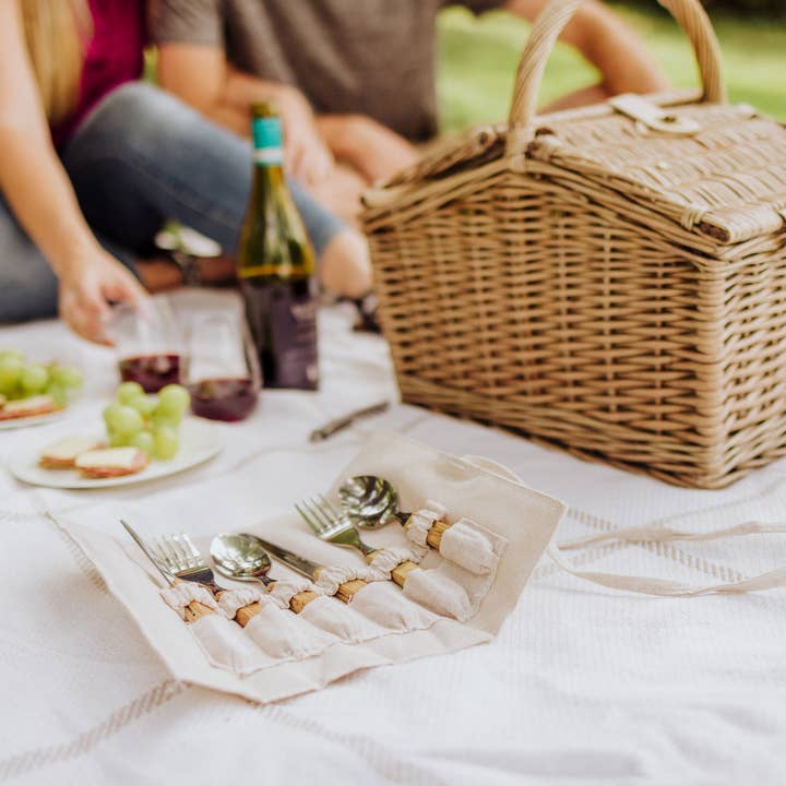 Natural Canvas Piccadilly Picnic Basket for wholesale on Faire