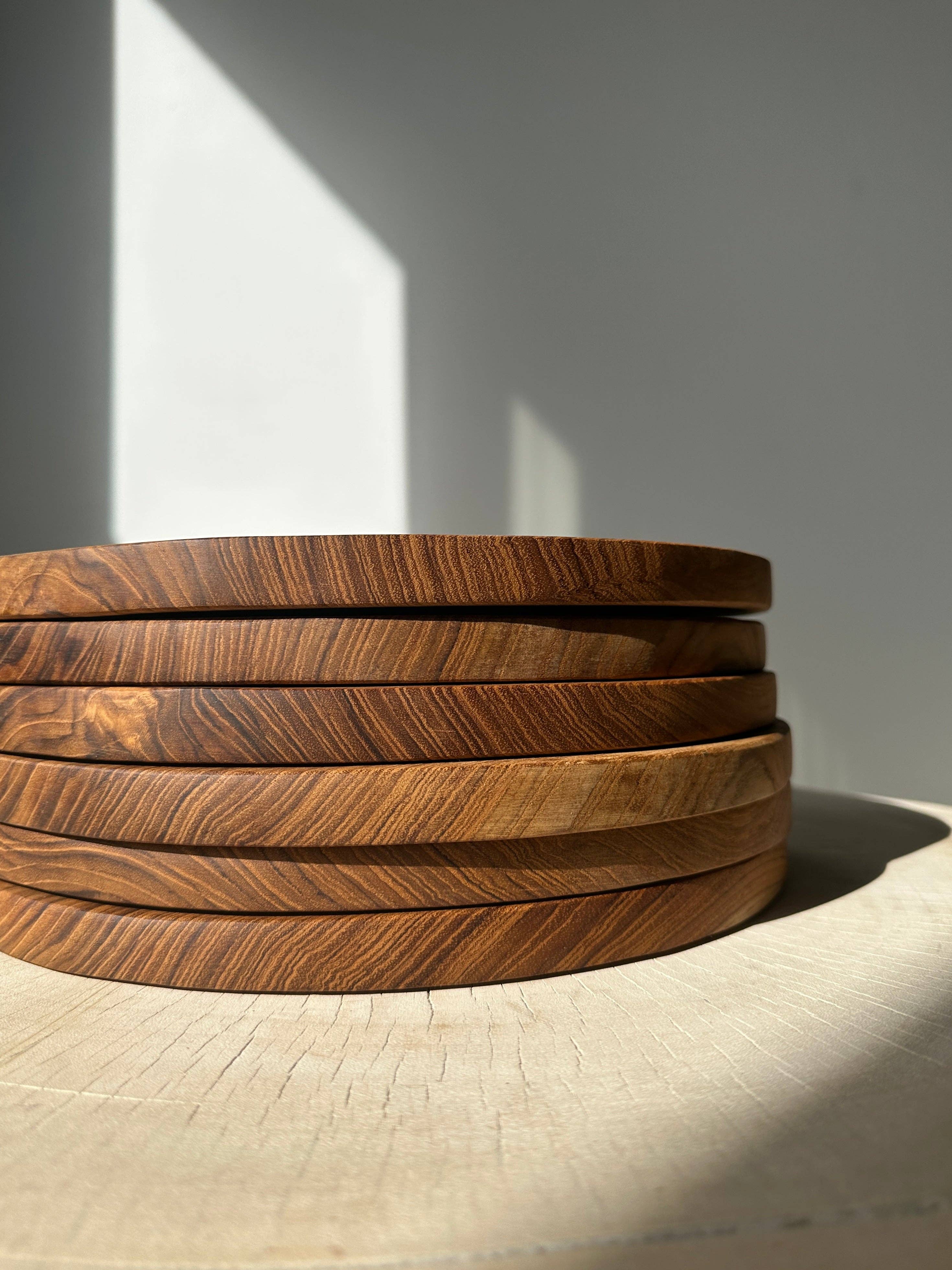 Office Objets – wholesale Skärbräda – Rund skärbräda i urholkad teak D:3047