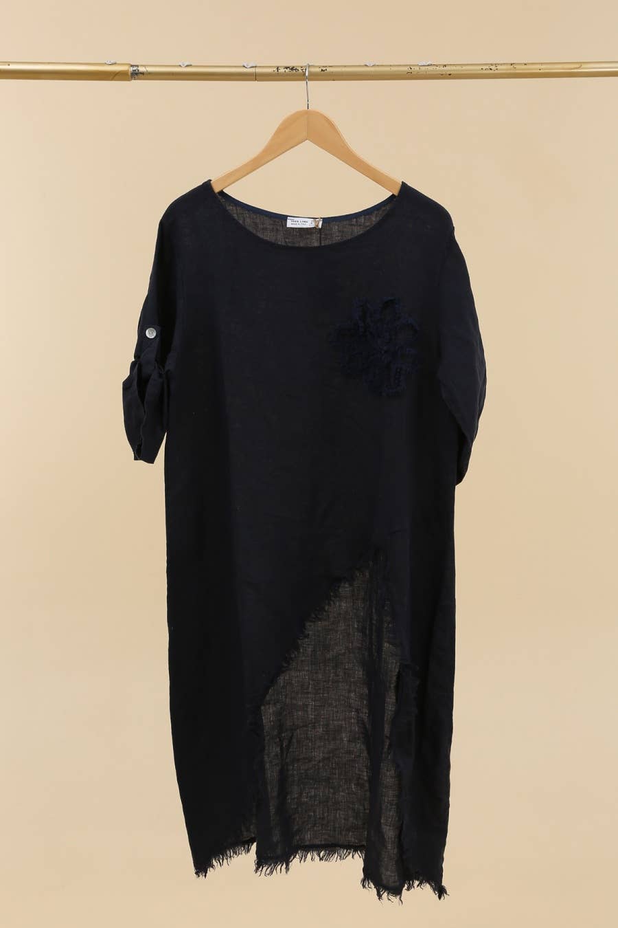 LÉA & LUC – Großhandel Kleid – Damen – 100 % Leinenkleid mit Blumenmotiv auf der linken Brust, REF. 724848