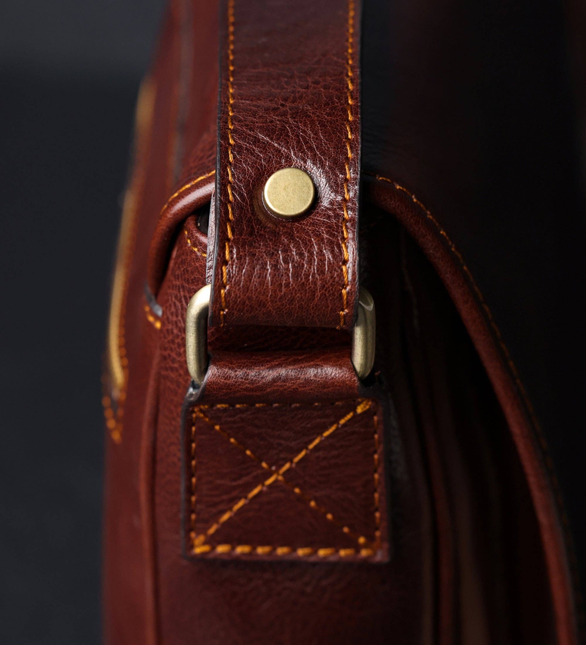 Time Resistance - Wholesale Messenger Bag - Women's - Leather Messenger Bag – The Stranger8