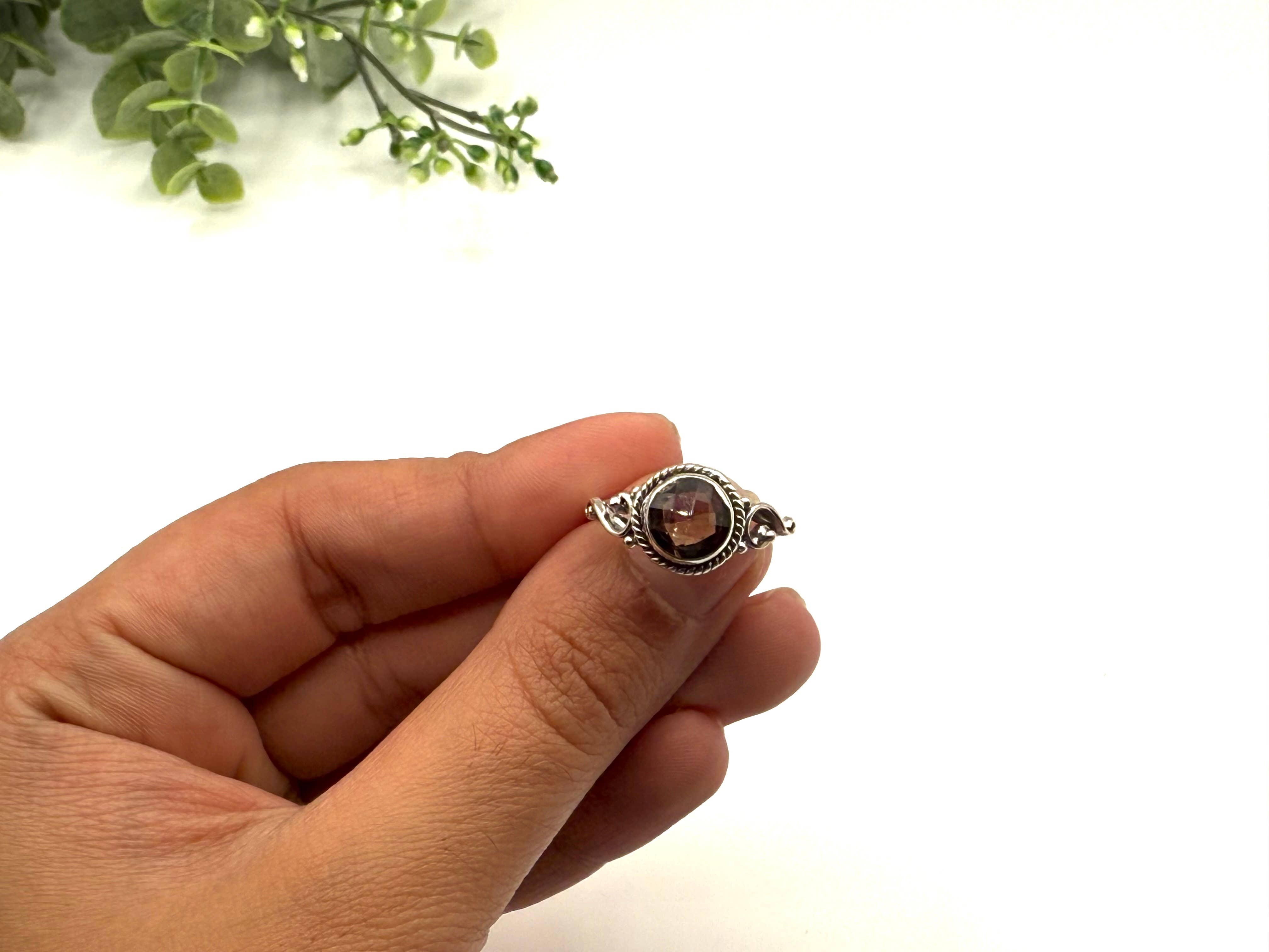 Meraki Gemstones - Venta al por mayor Anillos solitarios - Anillo de piedra preciosa de cuarzo ahumado facetado - Plata de ley/9254