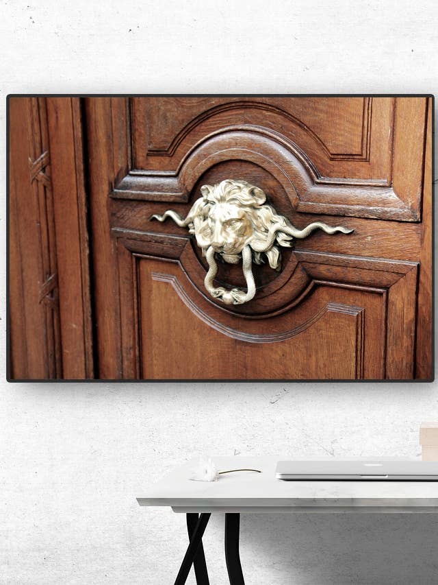 PARIS EDIT//LIONS GATE per la vendita all'ingrosso da parte di Style Level