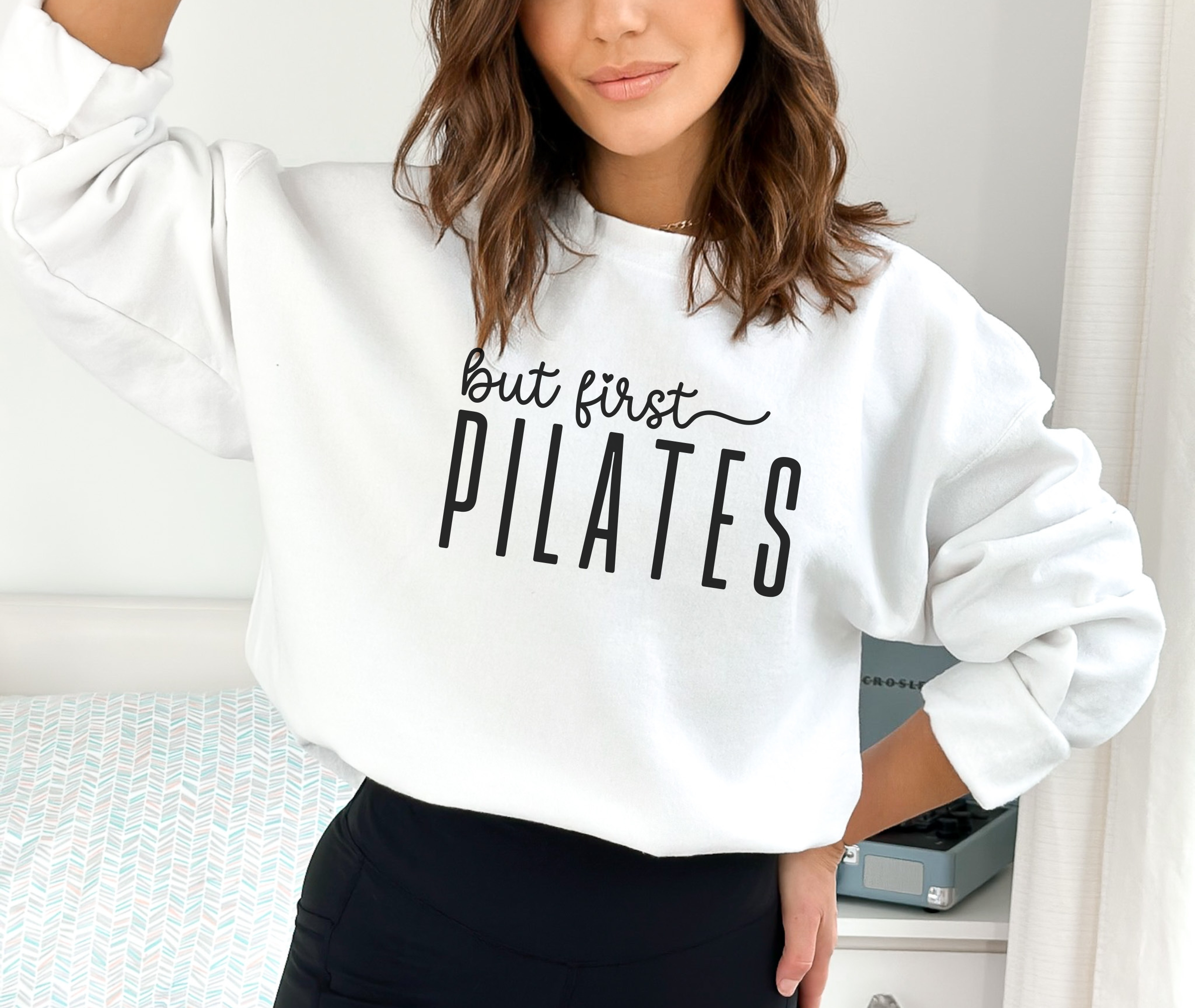 Stiles Tee Co. – wholesale Sweatshirt med tryck - Unisex – Pilates-tröja – Men först Pilates – Träningskläder1