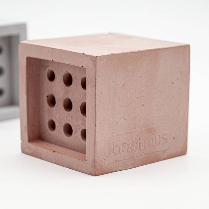 Beehaus firkantet redekasse i beton for engroshandel hos Grellroth Produktdesign