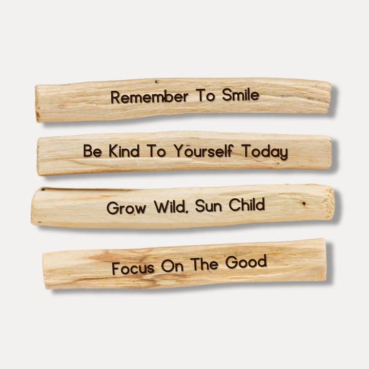 Palo Santo Paket, 4er-Pack mit gravierten Affirmationen für den Großhandel von The Retrograde Shop