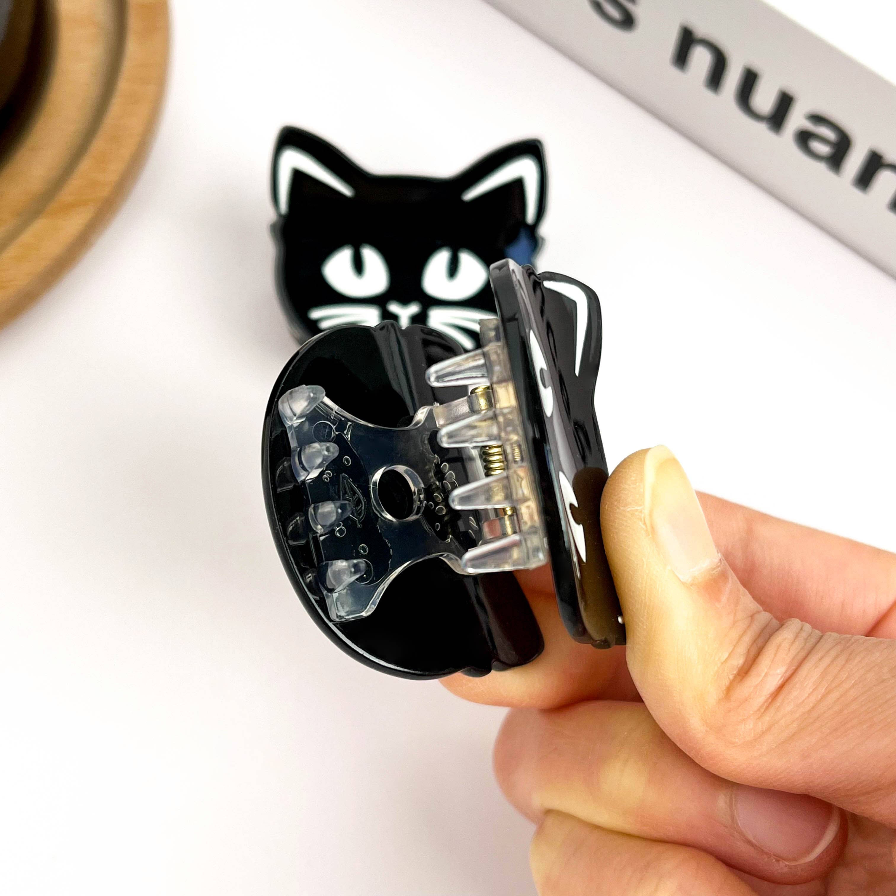 TheDivaSoap - Wholesale Hair Clip - Women's - Eye-rolling Cat Claw Clip, Black Cat Hair Clip4