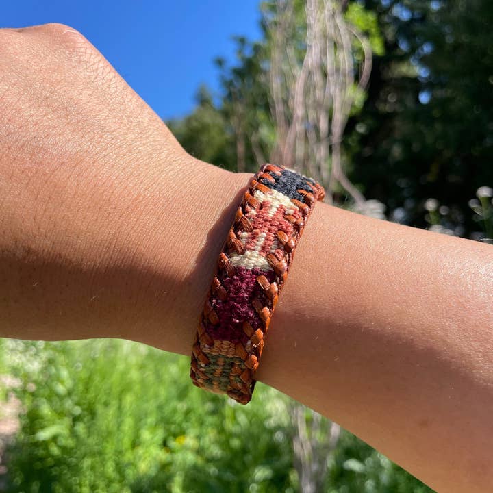 GUATEARTISAN - Vente Bracelet tissé/tressé - Bracelets Huipil en cuir guatémaltèque4