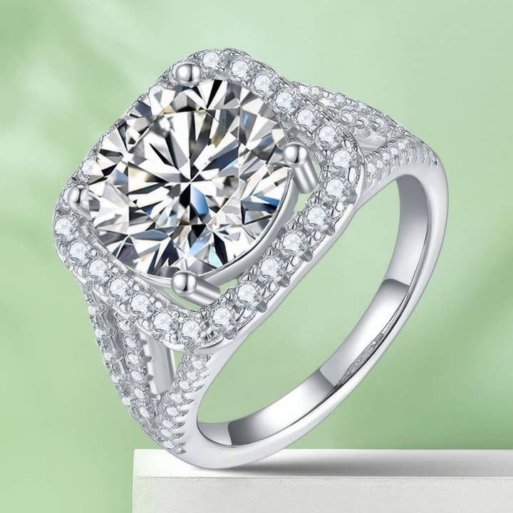 Anello di fidanzamento con moissanite da 5 carati per la vendita all'ingrosso da parte di Sparkile