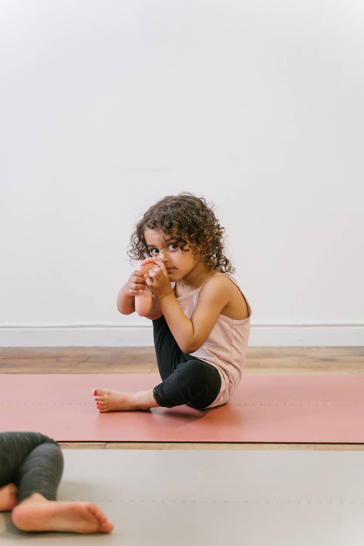 YUMAN - Wholesale Yoga Mat - Yuman Yoga Mat Origin Child 4mm Gold, Clay + Giftpack3