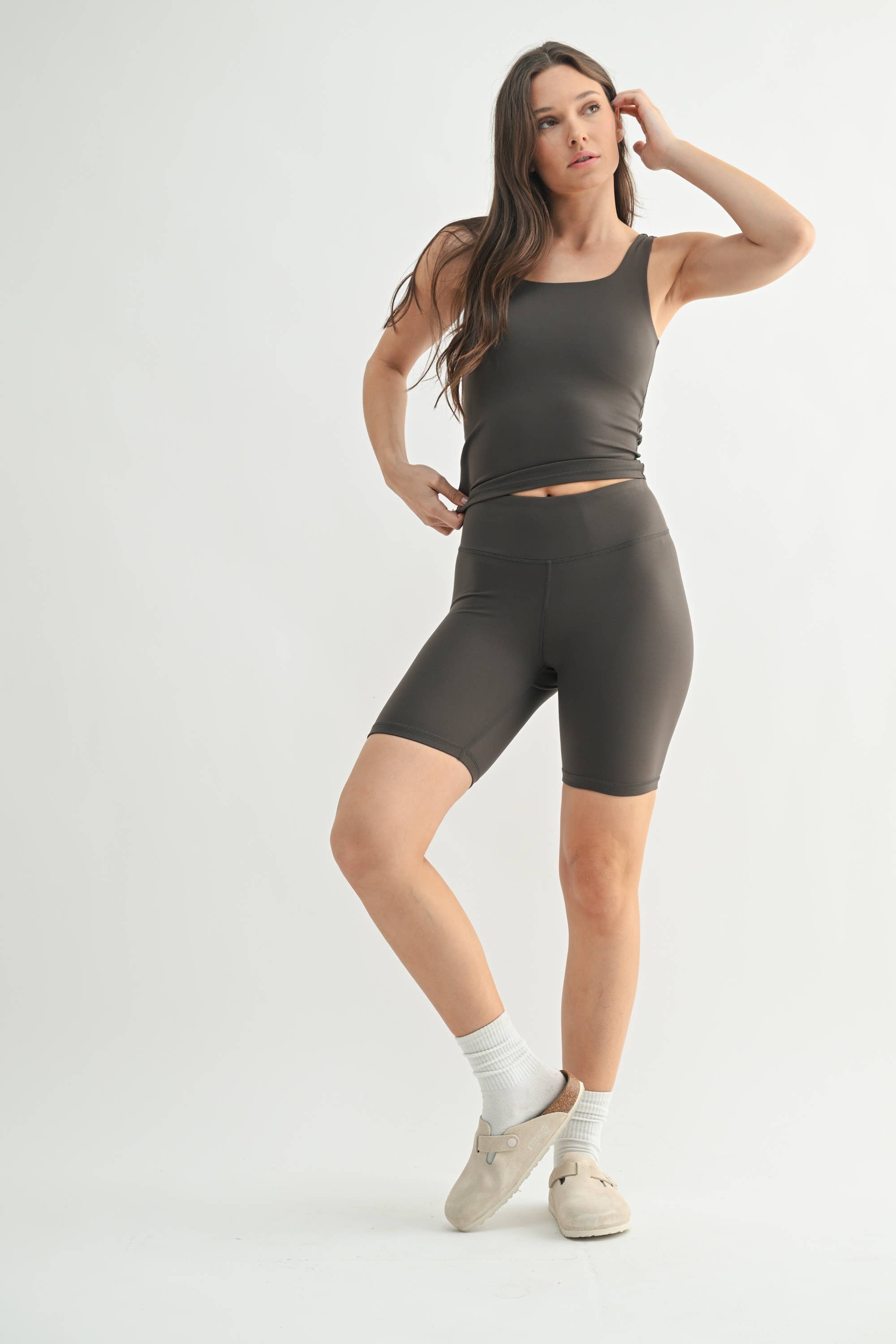 Mono B - Venta al por mayor Pantalones cortos deportivos - Mujer - Pantalones cortos moteros Essential Sweetheart Back en mezcla de licra3