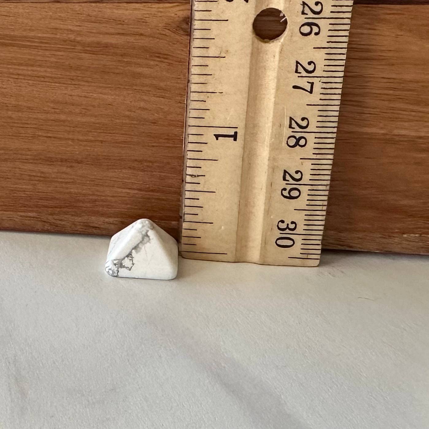 Pebble House – wholesale Spiritual stone/crystal – Howlite Mini Pyramid (Crystals & Stones)1