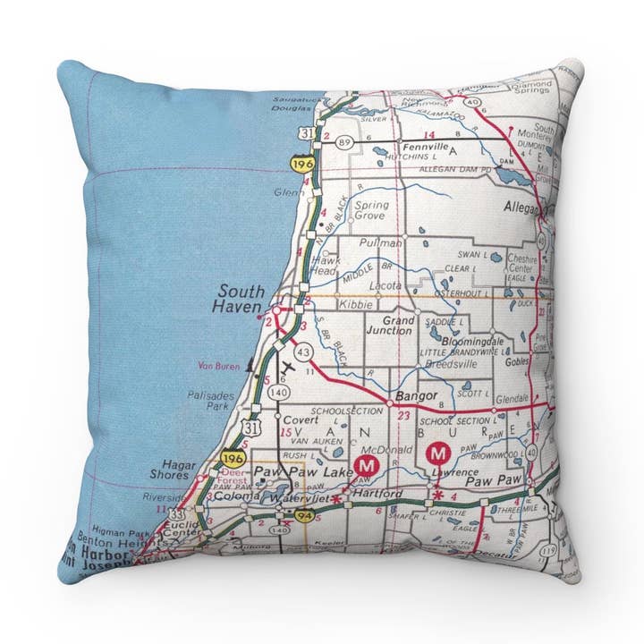 Coussin de carte du Michigan South Haven pour la vente par Daisy Mae Designs
