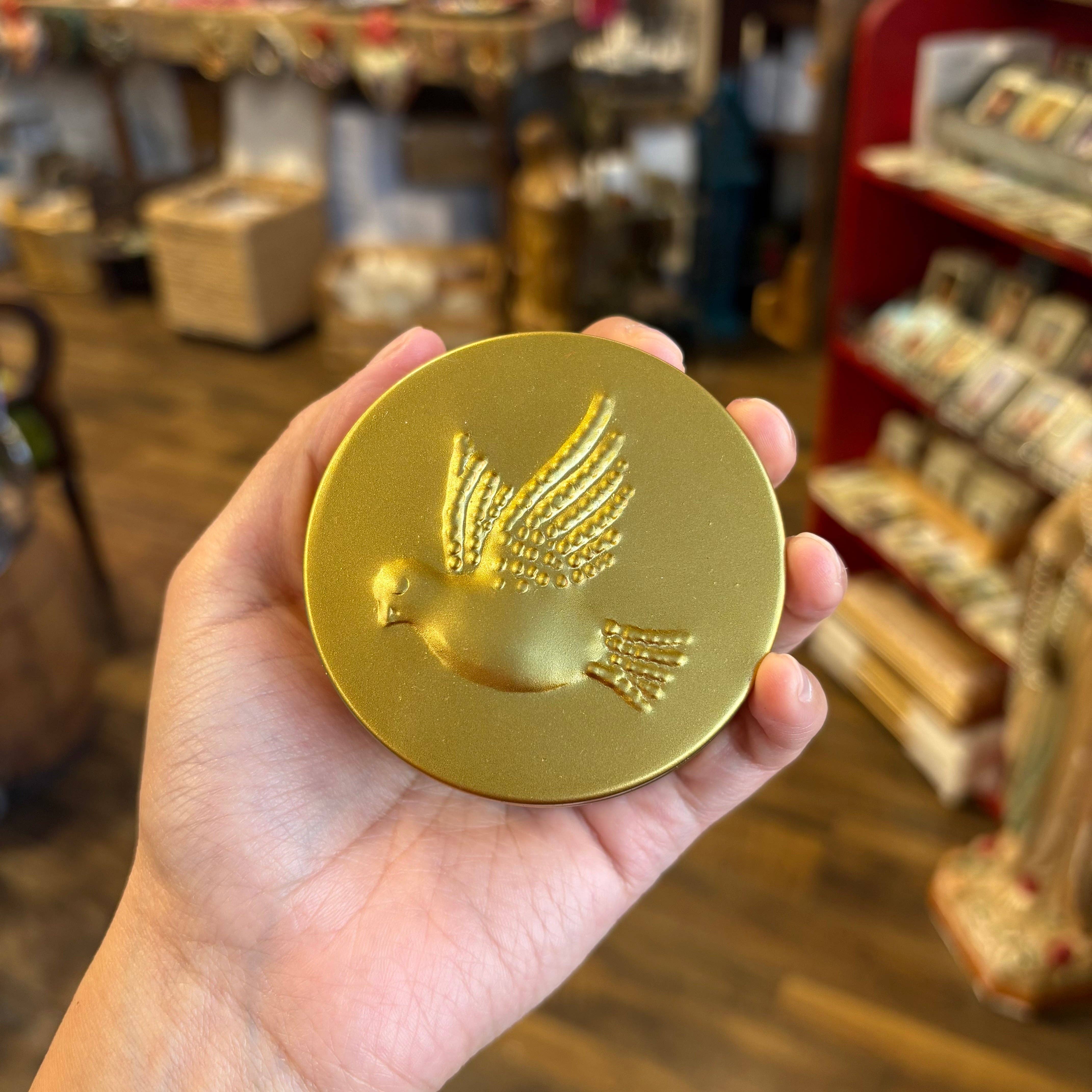 Love and Honor Jesus LLC - Wholesale Decorative Box - Round Gold Boxes7