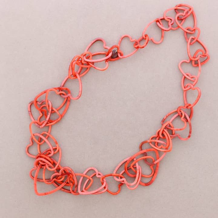 Collana con catenina lunga di resina a forma di cuore per la vendita all'ingrosso da parte di Sonata