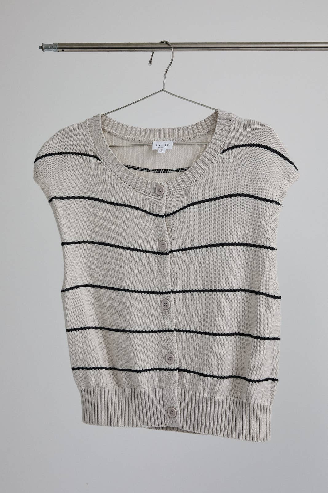 LE LIS - Vente Pull en maille – femme - TOP EN MAILLE SANS MANCHES À COL ROND ET BOUTONS DEVANT4