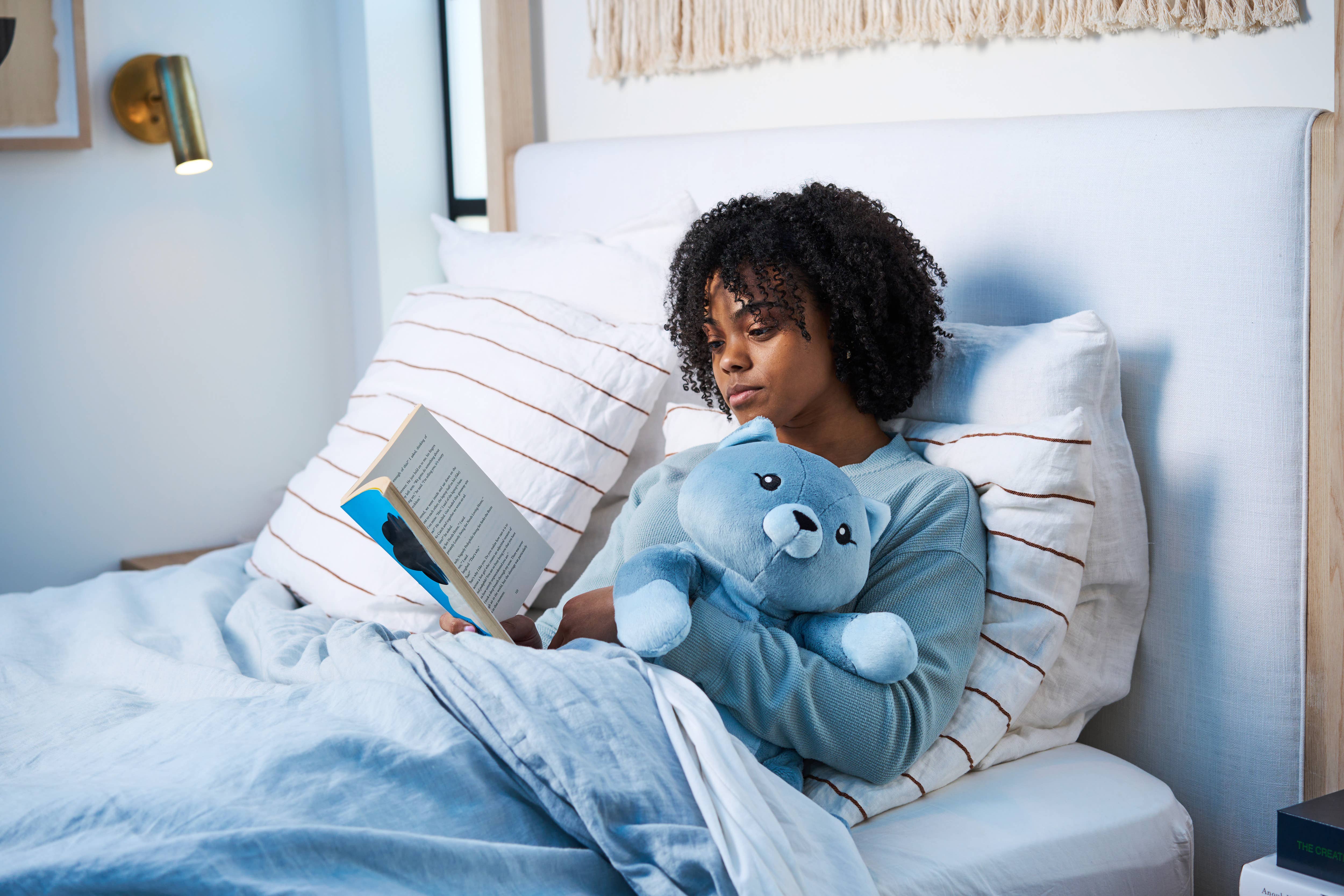 Hugimals World – Großhandel Kuschel-/Plüschtier – Kind & Baby – Frankie die Katze, 2 kg schweres Kuscheltier zur Angstlinderung für Kinder und Erwachsene6