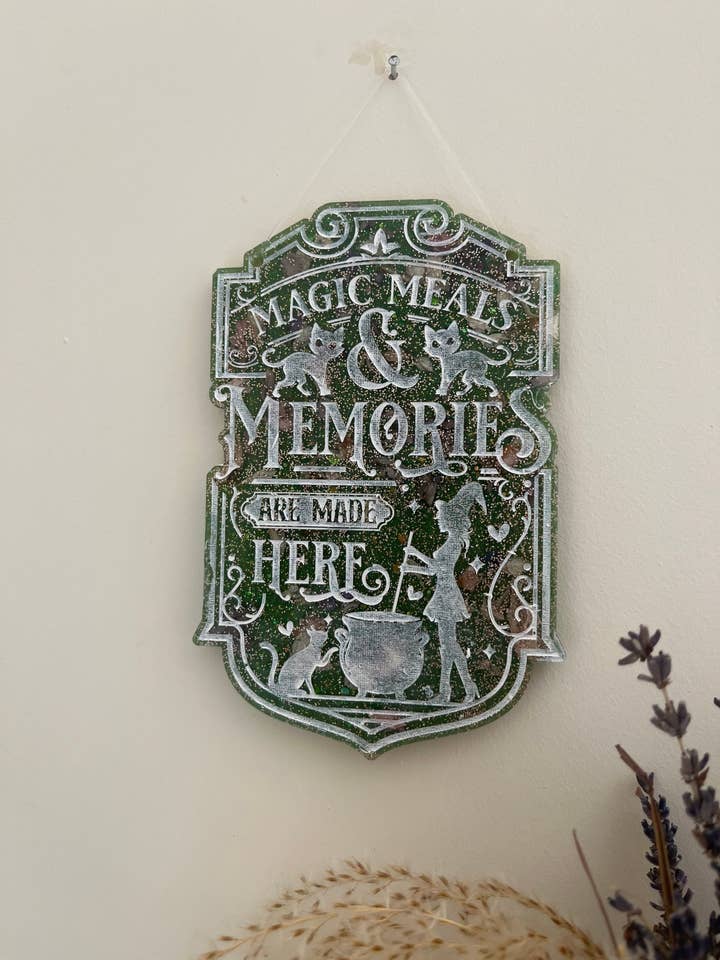 Handgefertigtes Magic Meals Wandschild für den Großhandel von Little Shroom Crafts