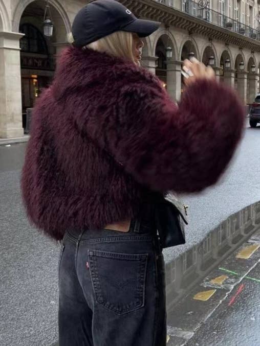 Rosa Clothing - Wholesale Jacket - Women's - Fluffy oversize collar faux long fur jacket4