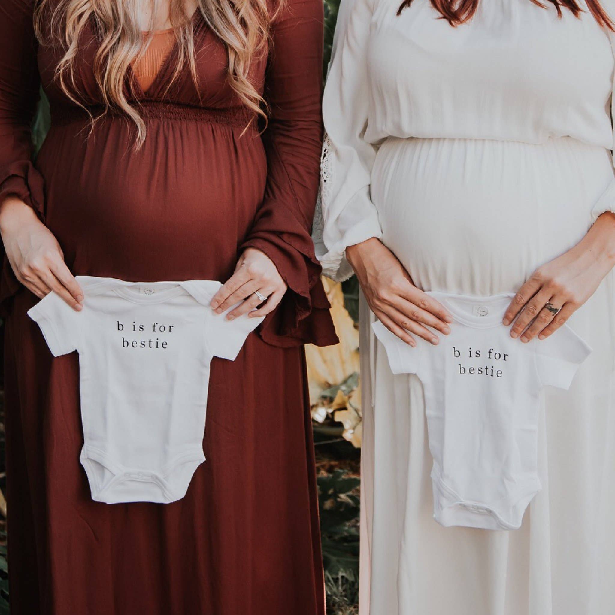 Cheerily Co. – Großhandel Body (ohne Füße) – Baby – Strampler „B is for bestie“ - Milch-Bio-Baumwolle1