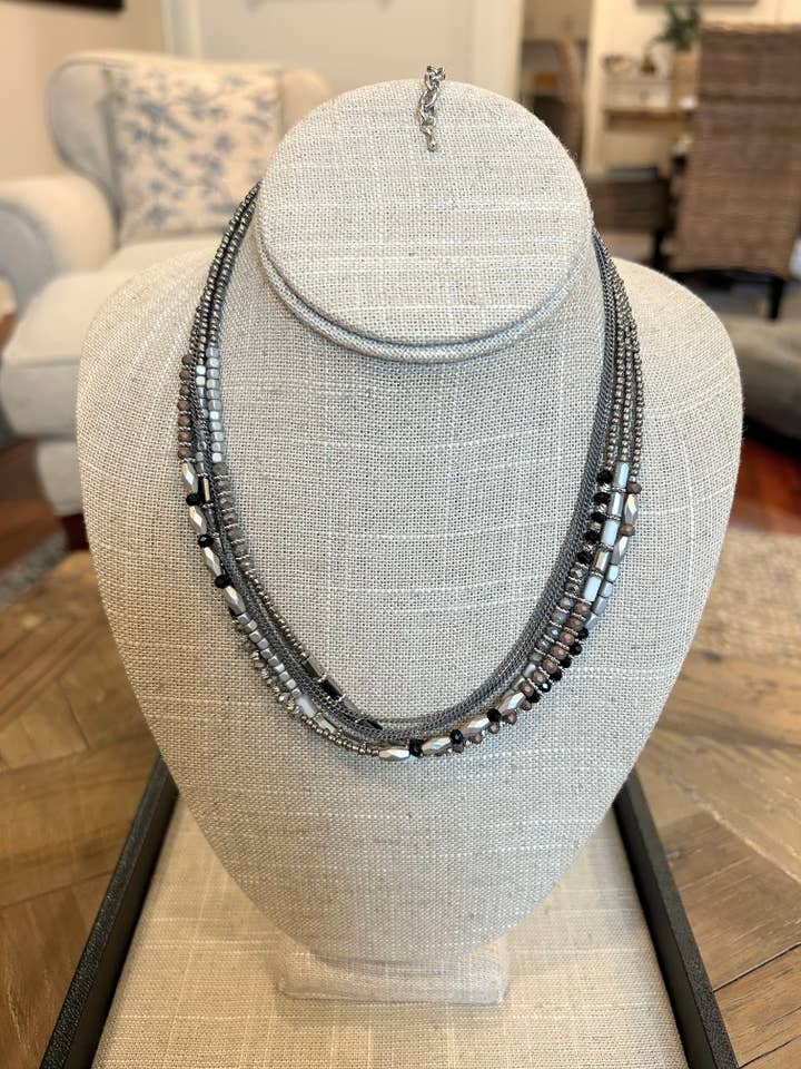 Collar de Múltiples Hilos con Piedras y Cadena de Tejido Fino para venta al por mayor de Crossroads Accessories Inc