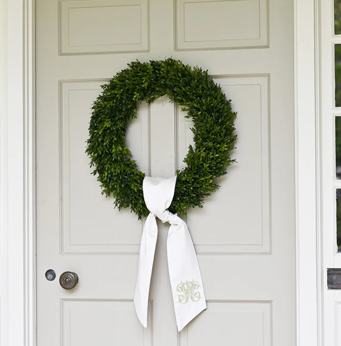 Fig & Dove - Wholesale Wreath - Boxwood Wreath Round 24" (case of 6)1