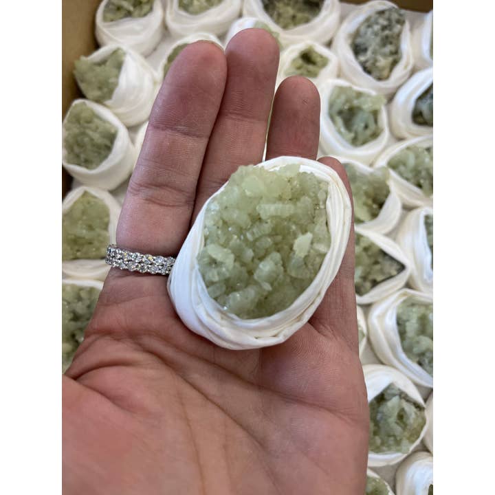 Casablanca Exports - Vente Pierre et cristal de spiritualité - Noeuds papillon en préhnite Maroc Boîte complète3