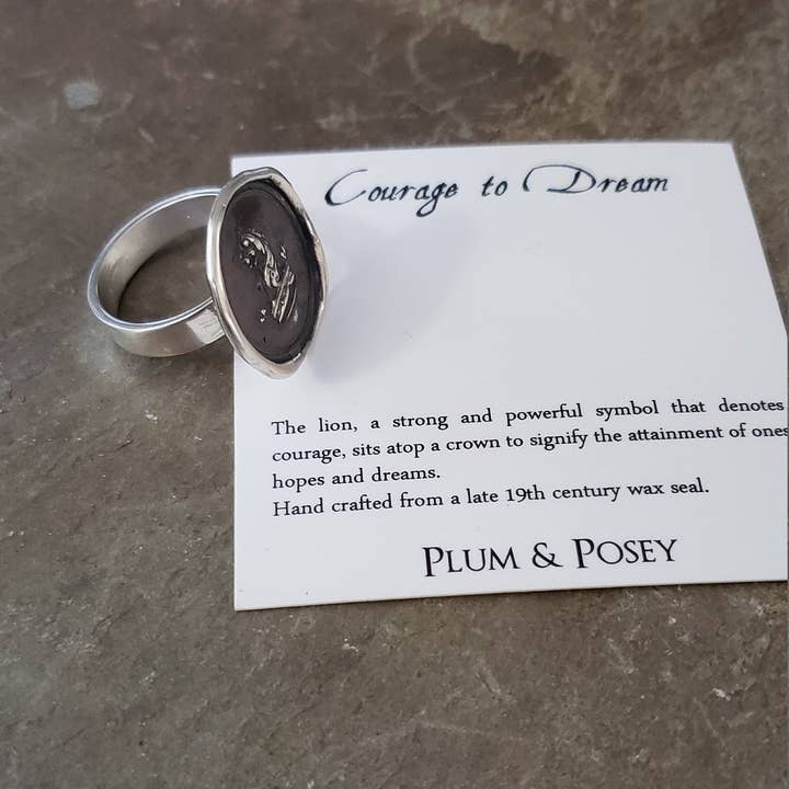 Plum and Posey - Venta al por mayor Anillo de sello - Coraje to Dream - Anillo con sello de cera, diseño de león