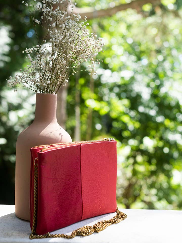 Pochette doppia in pelle rossa e vermiglio Carmino per la vendita all'ingrosso da parte di Marli