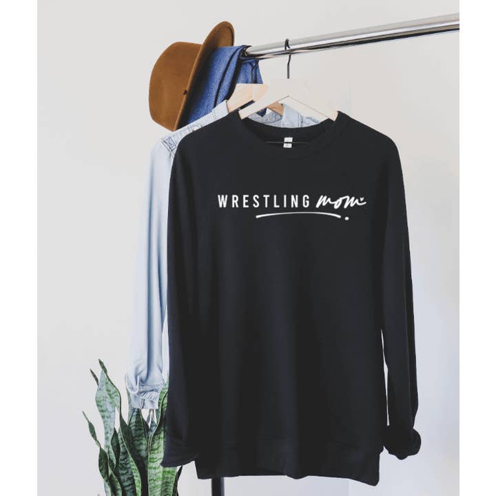 Sweat-shirt à col rond "Wrestling Mom" #366 pour la vente par Tron Tron Graphic Wear