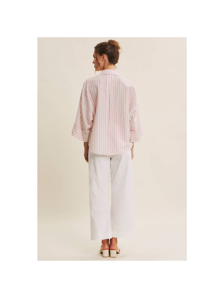 in february – Engroshandel Skjorte med buttondown – til kvinder – PERFEKT STRIBET SKJORTE MED KNAPPER OG BREDE ÆRMER TIL OVERGANGSPERIODEN10