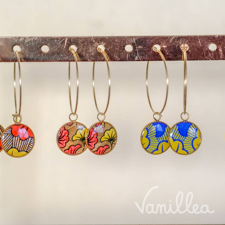 Lot de boucles d'oreilles WAX multi-couleurs en acier pour la vente par Vanillea