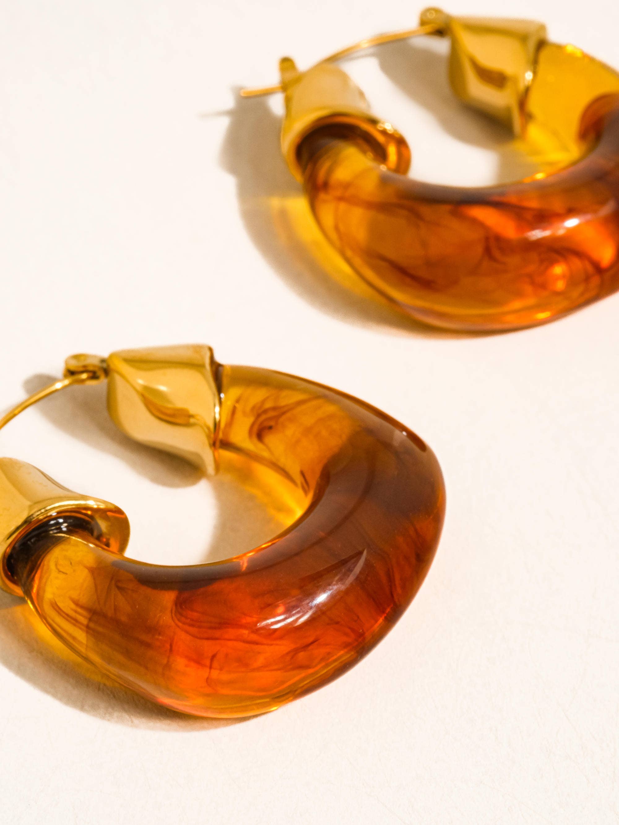Flânerie by MAIQ - Wholesale Hoop Earrings - Arlowe 18K Gold Non-Tarnish Resin Hoop Earrings4