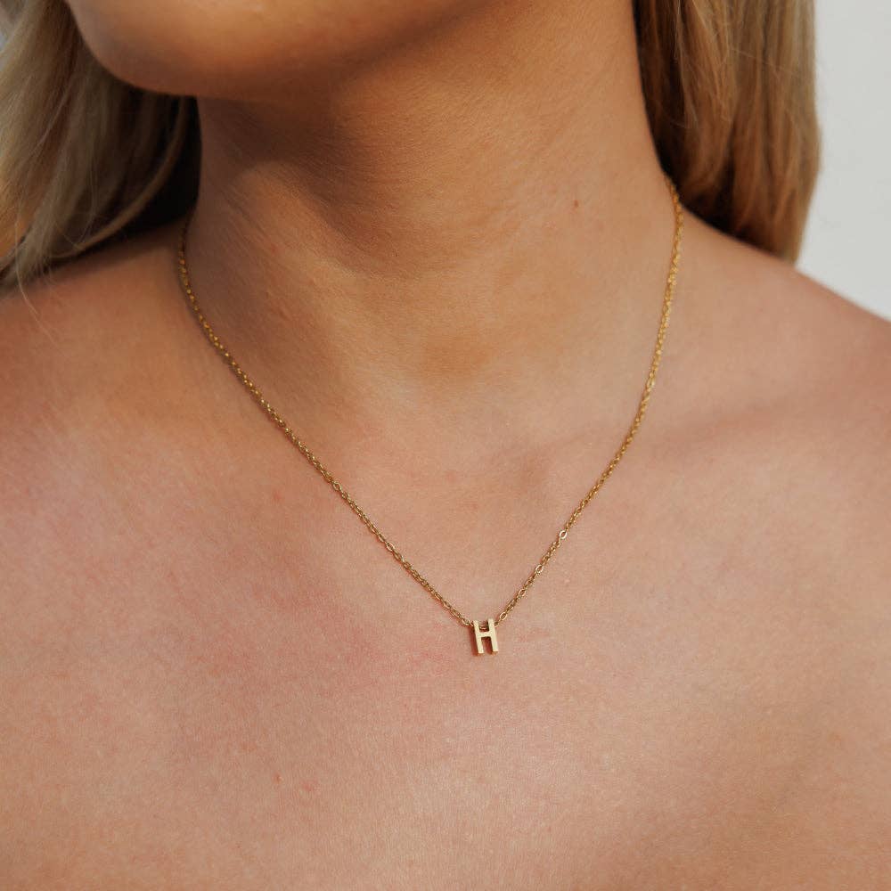 Silk oil of Morocco – Großhandel Kette mit Anhänger/Charm – Initiale Halskette | Amici by Ella8