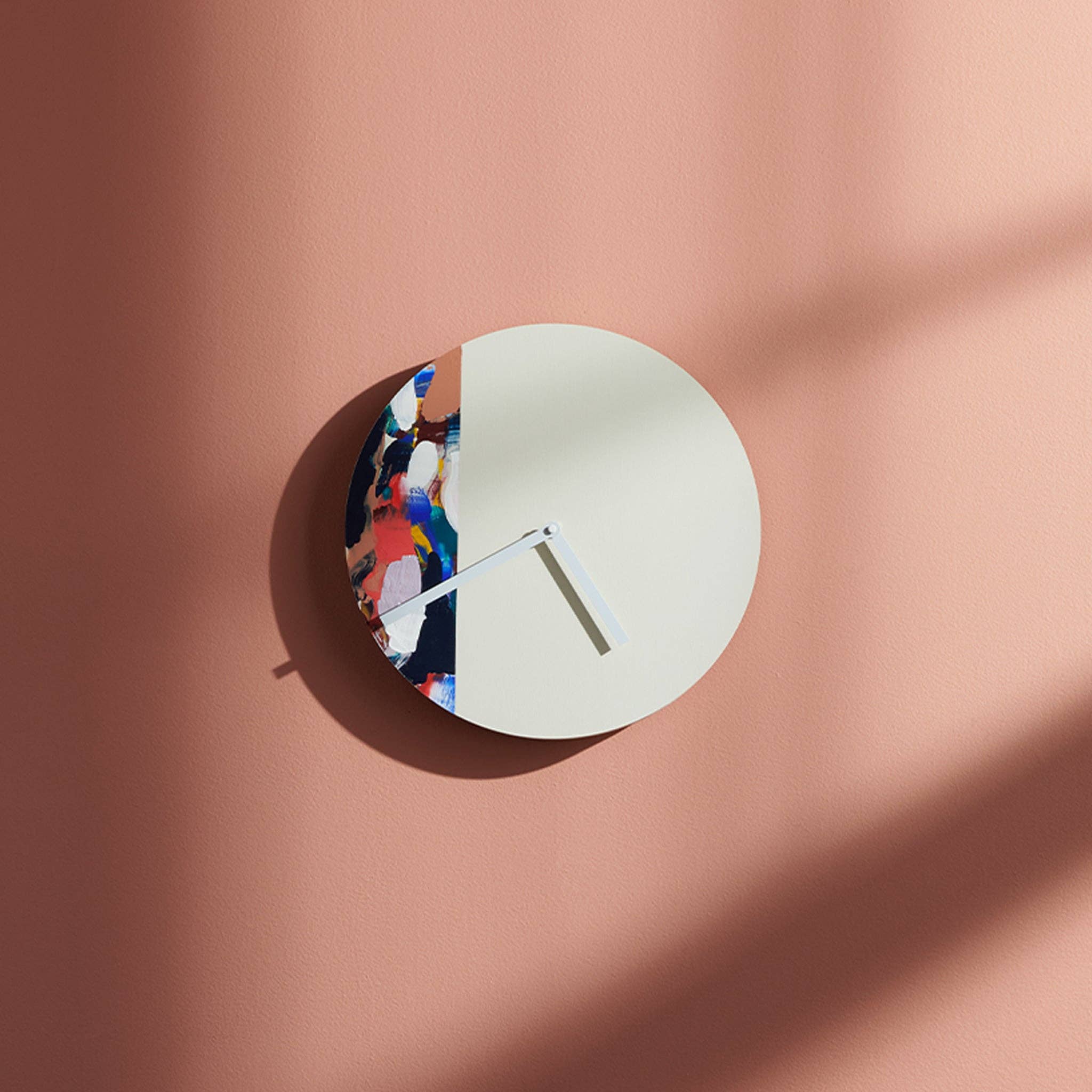 Moglea - Wholesale Wall Clock - Swirl Clock1