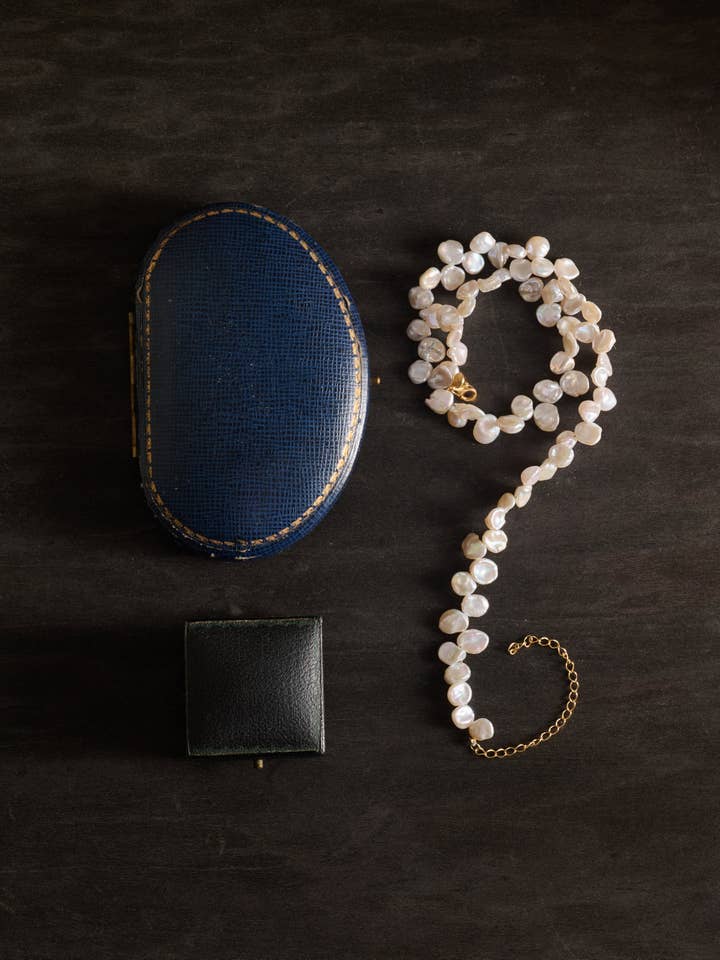 Collana di Perle Petalo per la vendita all'ingrosso da parte di Camellia NYC