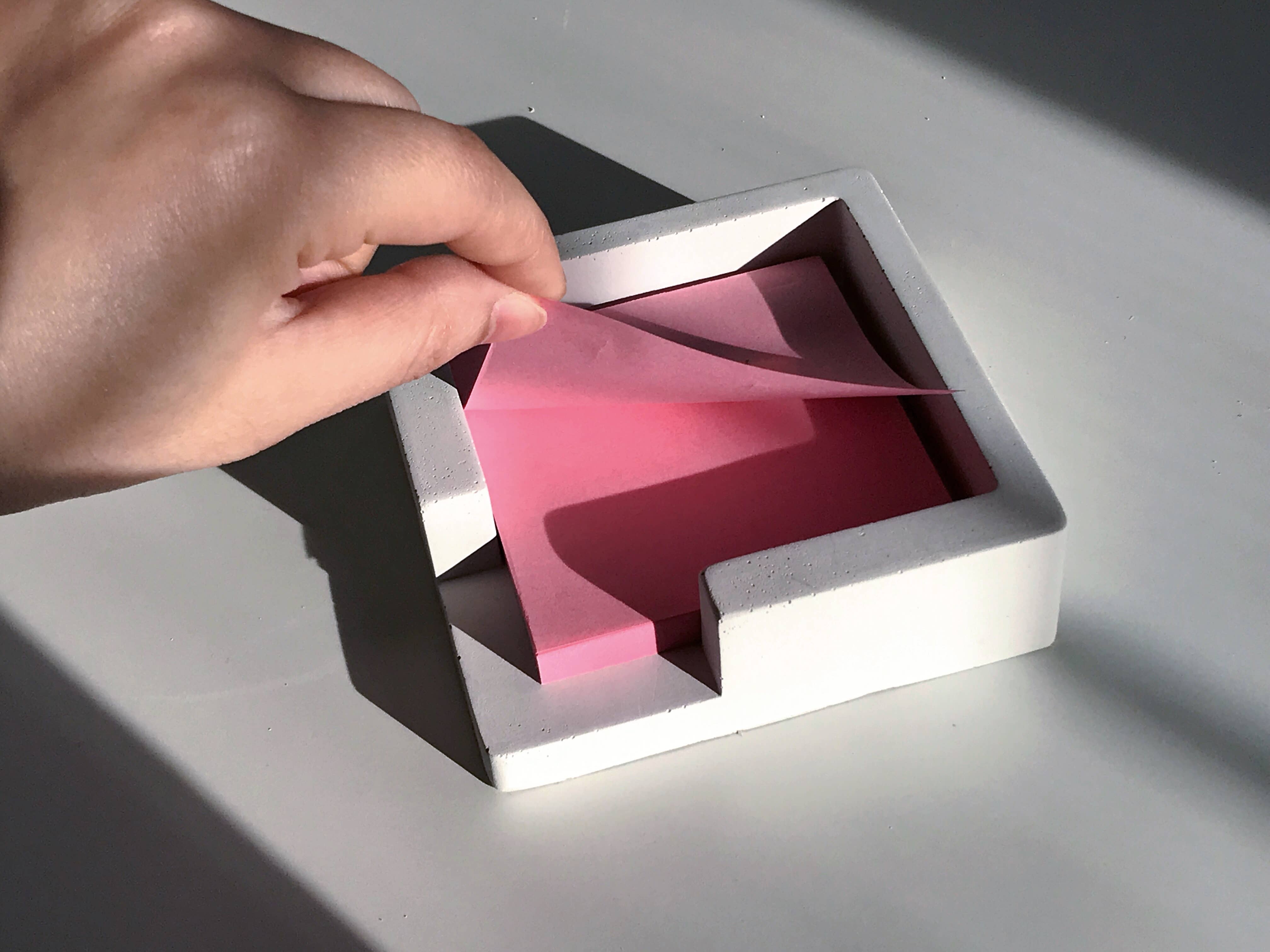 Weii Life Inc. – Engroshandel Skrivebordsindretning – Post‑IT Bemærk Cement Holder-Beton Sticky Note Cube Holder4