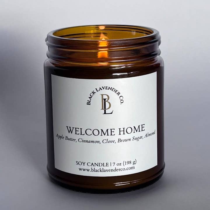 Welkom Thuis Kaars - 7 oz. Amber Glas voor wholesale door Black Lavender Co.
