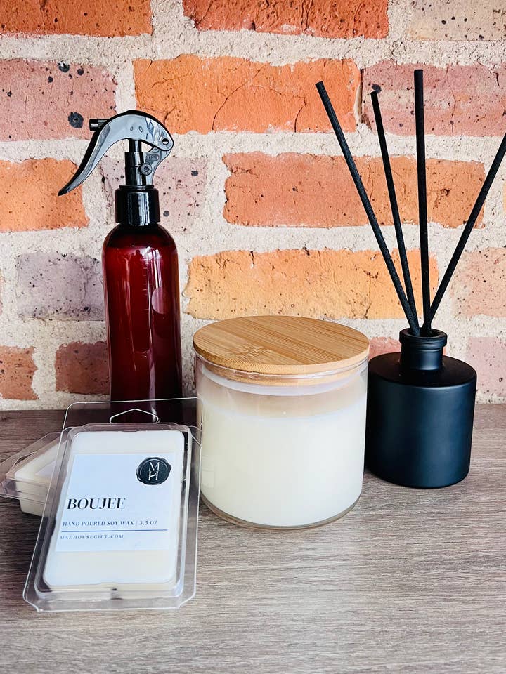 Boujee pour la vente par Mad House Candle Co.