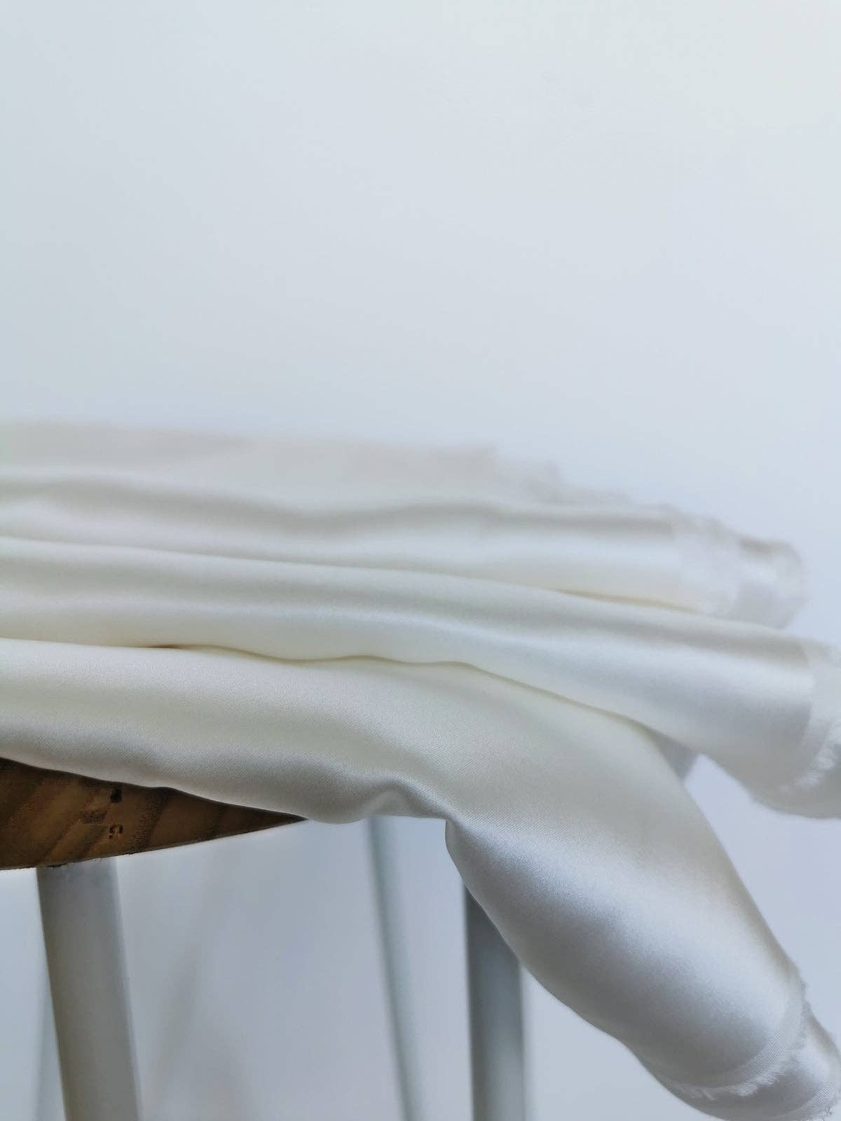 BelieveWorks - Vendita all'ingrosso Tessuto - Tessuto Charmeuse 100% Seta - 16mm 68gsm | 54' di larghezza gelso3