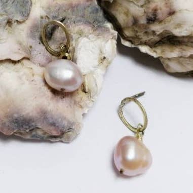 FEMME Små Pärldroppar för wholesale av byMaraca