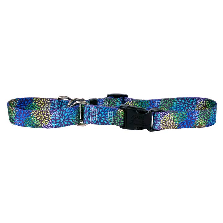 Martingale bleue Flower Works avec clip pour la vente par Yellow Dog Design