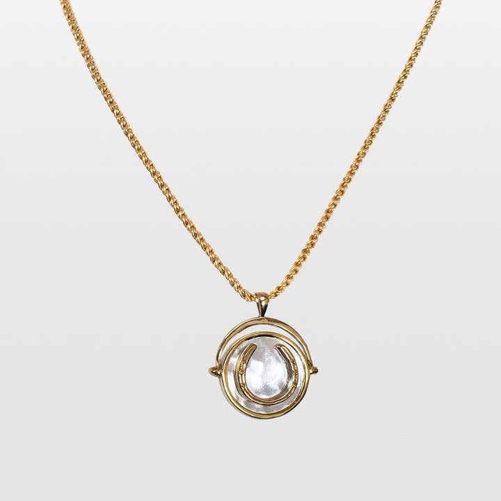 URBAN-EQUESTRIAN - Vente Colliers à pendentif - Cody - Collier Fer à Cheval avec Pièce de Monnaie Bicolore Couronne8