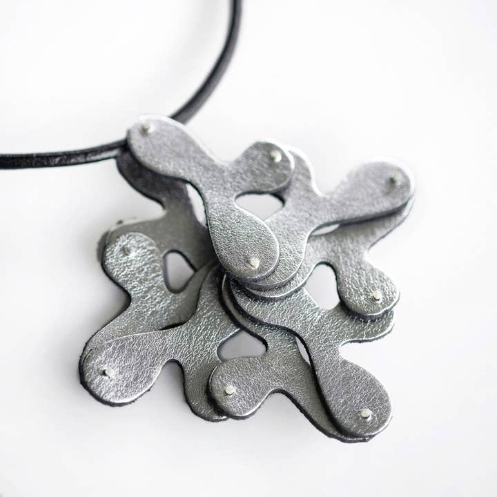 Colar de Couro com Cruz por atacado de C.KARAKALPAKI