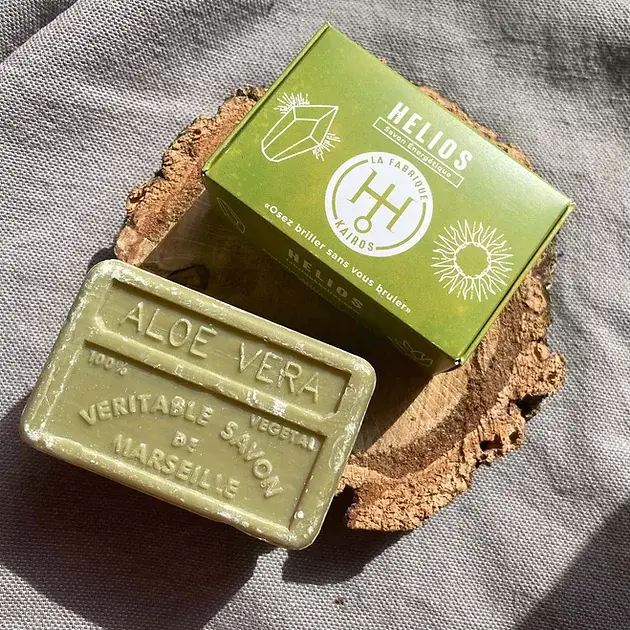 FABRIQUE DE KAIROS - Vendita all'ingrosso Saponette - Sapone energetico Helios con aloe vera e avventurina2
