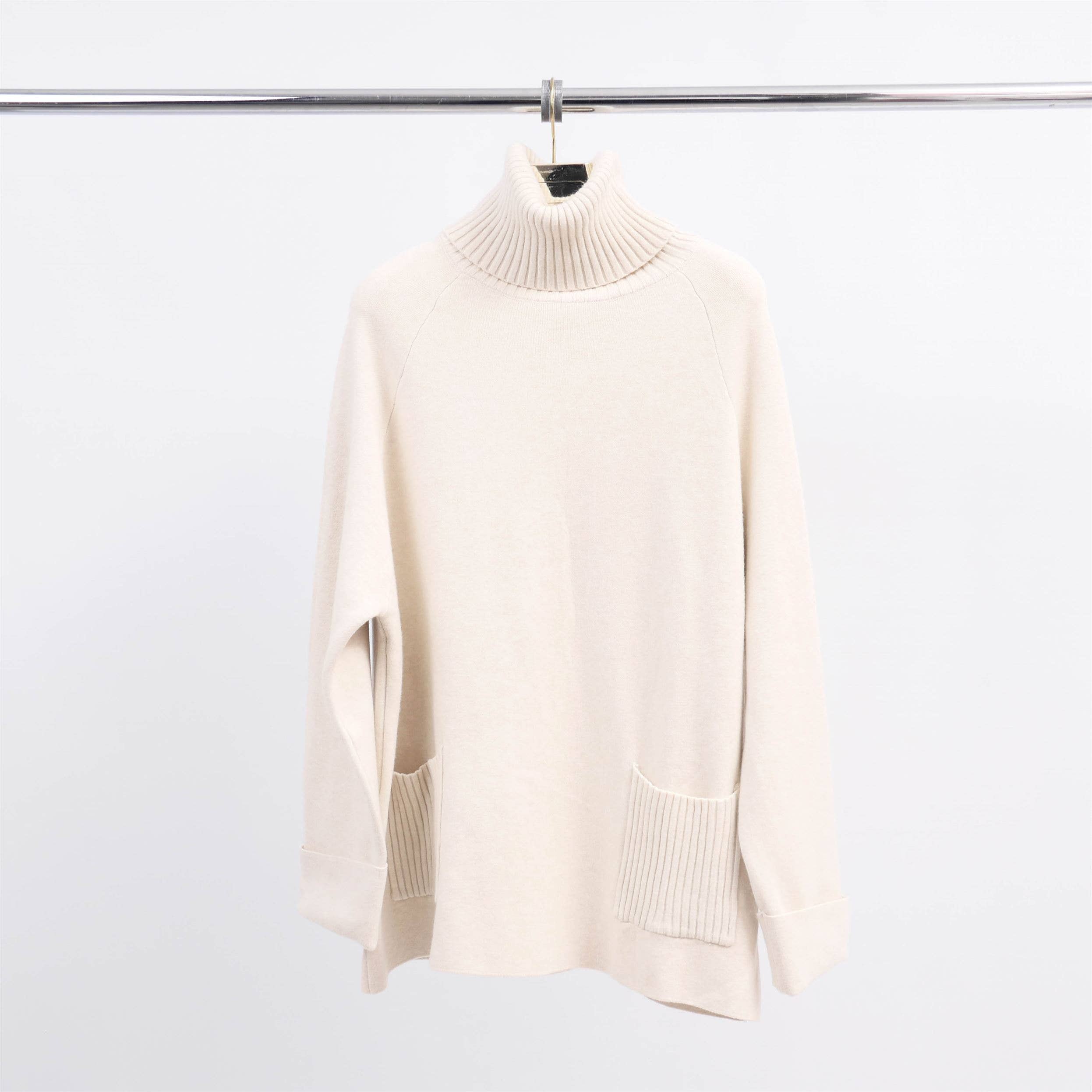 Cecile Wang - Wholesale Knit Sweater - Women's - Turtleneck sweater with two pockets HY110280