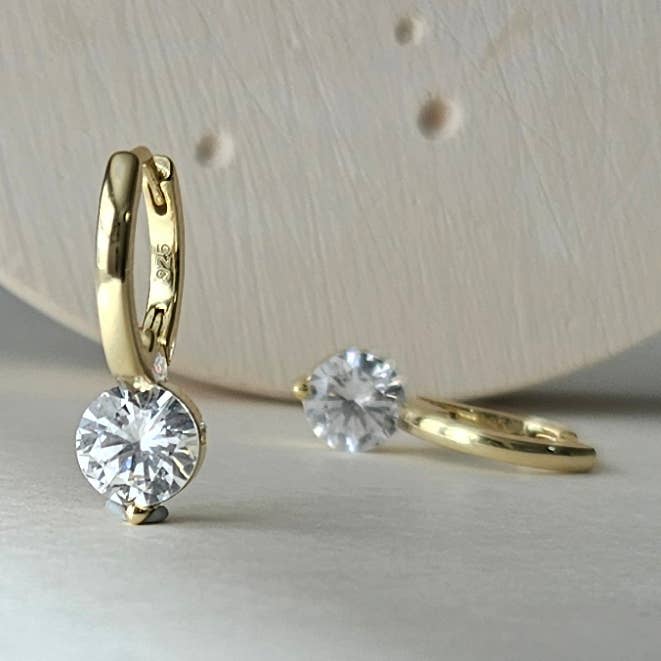 RUNDGESCHLIFFENE KRISTALL-TROPFEN-HUGGIE-OHRRINGE - E-HT13053 für den Großhandel von HolyBang Jewels