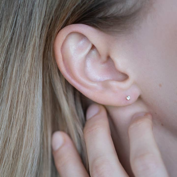 Oorknopjes 'Luna' van goud voor wholesale door eva før