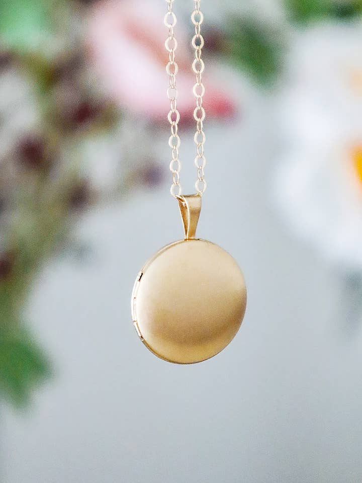 Kleine ronde vergulde medaillonketting - Geborsteld mat voor wholesale door The Blooming Thread