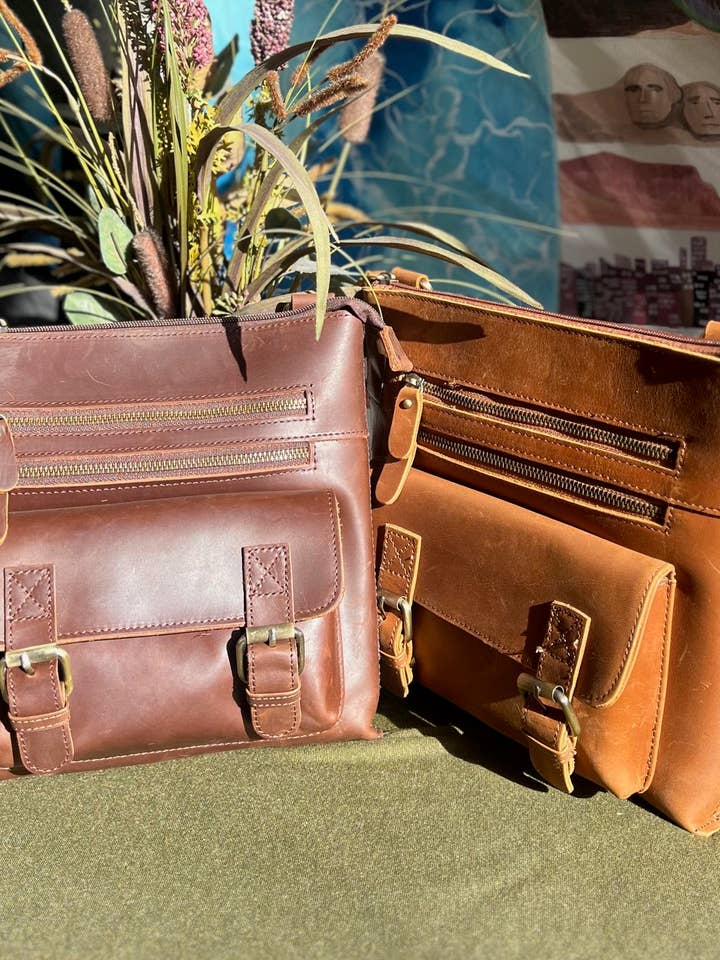 W016 crazy horse leather Crossbody shoulder bag for wholesale by Roma Leathers, Inc.